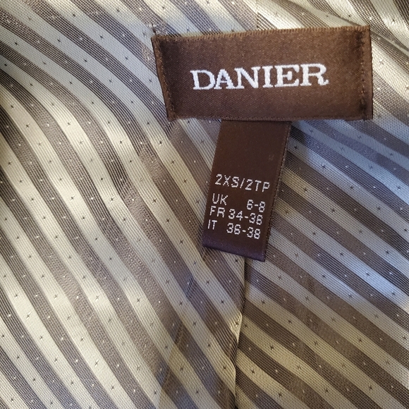 Danier leather jacket - Picture 5 of 5